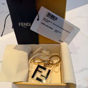 FENDI KEYCHARM FF METALLO/FLEXI/SMALTO ORO SO FT=NERO